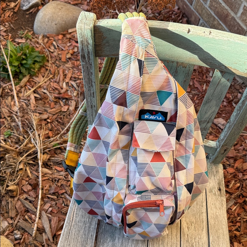 Kavu Women's Rope Sling Triangular Pattern Backpa… - image 2